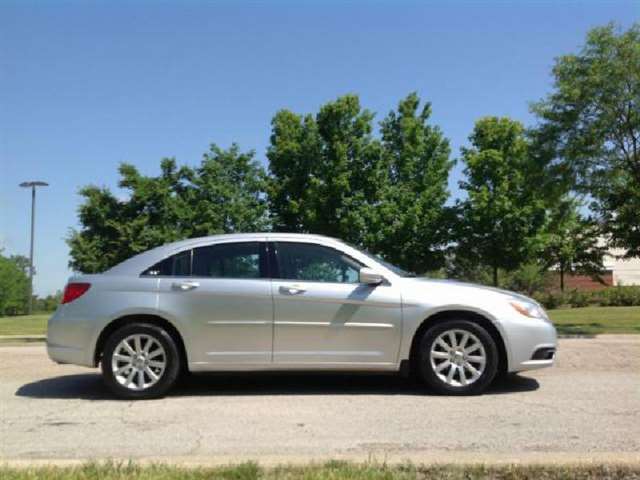 2012 Chrysler 200 Touring 4dr Sedan